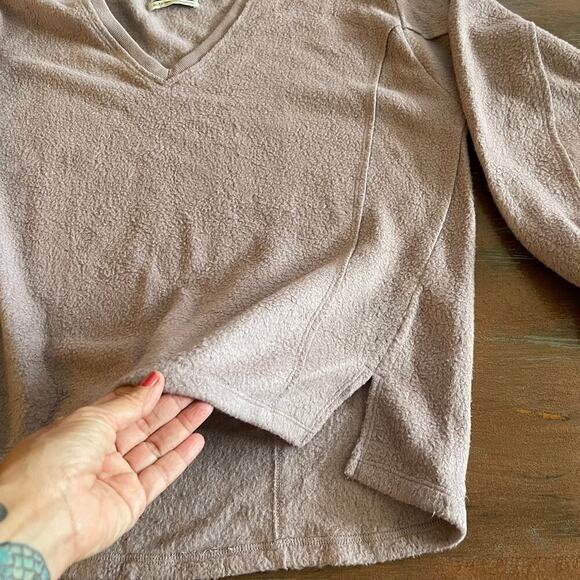 Urban Outfitters Women's Lillu V-Neck Pullover Fleece Top Sweater XS - Picture 5 of 8